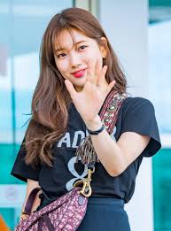 For actress suzy bae nation's first love @dior ambassador. Dior Oblique Saddle Bag Codipop