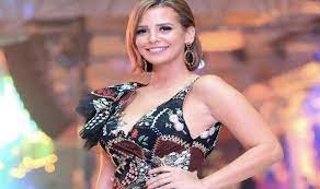يشارك في البطولة كل من خالد سليم، أحمد صلاح حسني، أميرة فتحي، وفريال يوسف، وهو من تأليف أحمد صبحي، وإخراج محمد النقلي، حسبما ذكر برنامج عرب. Ø¥ÙŠÙ…Ø§Ù† Ø§Ù„Ø¹Ø§ØµÙŠ ØªØ¹Ø±Ø¨ Ø¹Ù† Ø³Ø¹Ø§Ø¯ØªÙ‡Ø§ Ø¨ØªÙØ§Ø¹Ù„ Ø§Ù„Ø¬Ù…Ù‡ÙˆØ± Ù…Ø¹ Ø§Ù„Ø¯Ø§Ø± Ø§Ù„Ø¨ÙŠØ¶Ø§Ø¡ Ø§Ù„ÙŠÙˆÙ…