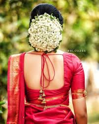 B L O U Z E S On Instagram Traditional Bridal Bun Malipoo Are The B South Indian Wedding Hairstyles Indian Bridal Hairstyles South Indian Bride Hairstyle