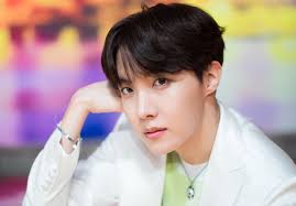 Bedanya hanya pada marga mereka saja. Keren J Hope Bts Dibuatkan Monumen Hope World Di Kota Gwangju Korea Mengapa Cek Biodata J Hope Lengkap Indotrends Id