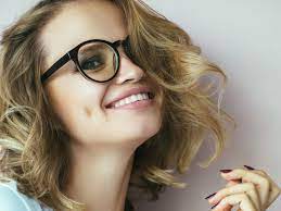 20 frisuren mittellang stufig mit schrägem pony ovales gesicht. Frisuren Mit Brille Bob Pony Oder Dutt Nivea