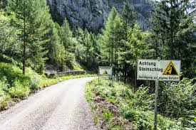 Öffnungszeiten von miesweg in traunsteinstrasse 343, 4810, gmunden, oberösterreich inklusive kontaktdaten wie adresse, telefonnummer, webseite, anfahrtsplan u.a. Wanderung Auf Dem Miesweg Bei Gmunden Auf Den Berg De