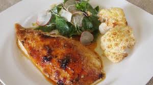 Cocinar muslos de pollo en el horno es un método sano de preparación, a diferencia de freír, que añade grasa y calorías innecesarias. Receta De Como Hacer Pollo Al Horno Paso A Paso Quericavida Com