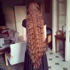 Andariel Sirene One Inch From Knee Length Hair Selfcare Longhair Eta Apparently Gothpants Didn T Pul Long Hair Styles Very Long Hair Long Hair Pictures
