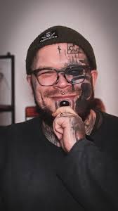 Was tun, wenn die Kundin kein Geld dabei hat? 💸 Jakob hat da so seine ganz  eigenen Ideen... 😅 , Kleiner Tipp: Habt besser immer euer Geld dabei,  sonst wird’s bei Anders Tätowierhandwerk sportlich! 🤣🏉, ...