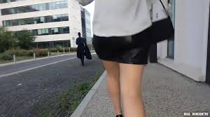 Porn Une Employée De Bureau Espagnole Au Gros Cul Défoncée dans la rue et à  LHôtel Par two Inconnus !!! Video