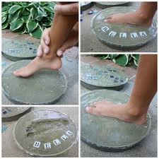 Personalize your garden with diy garden stepping stones you make yourself! Concrete Stepping Stone Tutorial Stepping Stones Diy Stepping Stone Ideas Garden Stepping Stones Ideas