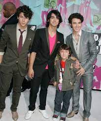 You Won T Believe What The Bonus Jonas Looks Like Now Jonas Brothers Frankie Jonas Jonas
