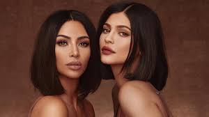 Kylie jenner y kim kardashian están a punto de sacar un perfume juntas. Kim Kardashian Dan Kylie Jenner Berkolaborasi Ciptakan Parfum Dengan Desain Unik Lifestyle Liputan6 Com