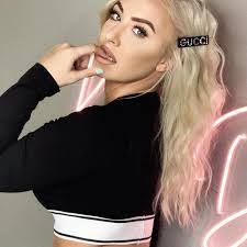 Kate Dee's Instagram, Twitter & Facebook