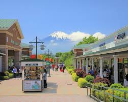 There are also restaruants and a ferris wheel, making a trip here a fun day out. Japan S Largest Shopping Outlet Gotemba Premium Outlets