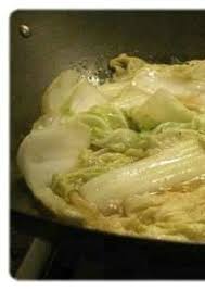 Commencez Par Laver Et Decouper Le Chou En Enlevant Les Feuilles Et En Les Coupant En Trois Chou Chinois Saute Recettes De Cuisine Chou Chinois