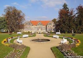 Kleines Schloss Mit Schlossgarten Burg Schloss Schlosspark