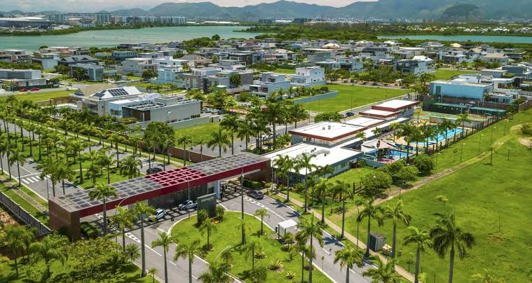 Estratégias de presença local aplicadas a empresas e negócios corporativos.