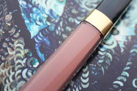 Estestvennyj Chanel Levres Scintillantes Brilliant Extreme Glossimer 206 Beige Star Otzyvy Pokupatelej Kosmetista