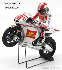 Nine years ago my will to watch motogp disappeared completely. Minichamps 312110058 Masstab 1 12 Figures Marco Simoncelli Motogp Wheelie 2011 For Honda N 58 White Red