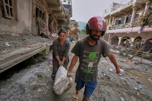 Rescuers search for thousands missing in Nepal floods as survivors reach safe areas; families await news of nearly 3,000 missing