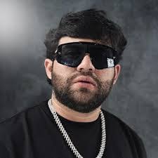 Wanda Luis's Instagram, Twitter & Facebook