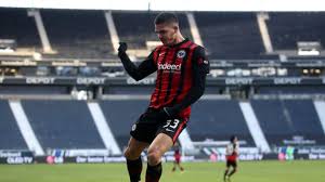 Eintracht frankfurt were one of the busiest sides in the final weeks of the transfer window. Eintracht Frankfurt Bangt Vor Bayern Kracher Um Andre Silva