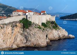 Nestled between the adriatic and the dinaric alps, it's an accessible and affordable city break for many european travelers. Dubrovnik Kroatien Das Juwel Der Adria Stockbild Bild Von Mittelmeer Edelstein 169324851