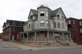 Looking Grave 12 Spooky Scary Abandoned Funeral Homes Funeral Home Architecture Abandoned