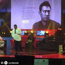 Juara parodi ditayangkan setiap hari jumaat pada jam 10 malam di mana para peserta akan menyanyi lagu popular tetapi. Pak Yus Dalam Kenangan Tonton 5 Sedutan Video Paling Sayu Juara Parodi Al Fatihah