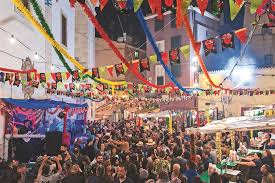 A direção liderada por miguel pinto lisboa tem em marcha um plano para adquirir a totalidade das. Festas De Lisboa Turistas E Nativos A Postos Para O Arraial