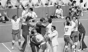 Aktualnym trenerem reprezentacji jest włoch, andrea anastasi. Siatkowka Zloty Medal Mezczyzn Montreal 1976 Minelo 40 Lat Igrzyska Olimpijskie
