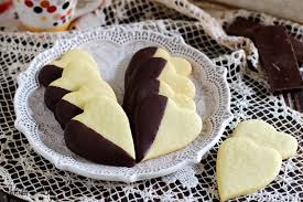 In questa atmosfera costrittiva e surreale in cui ci ma come sempre non disperate, seguite le nostre semplici ricette e farete un figurone. Ricetta Biscotti Semplici Ricetta Biscotti Veloci Fatti In Casa