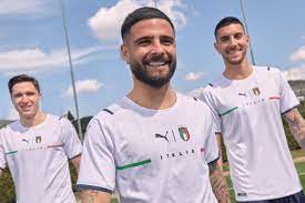 Boutique nouveau italie 2020 parma calcio maillot ss lazio maillot ssc naples maillot ssc napoli maillot torino other clubs. La Suisse L Italie La Republique Tcheque Et L Autriche Presentent Leur Nouveau Maillot Exterieur Pour L Euro L Equipe
