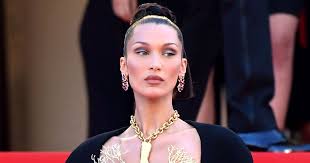 While in london, she also dined with brother anwar hadid and his girlfriend dua lipa. Bella Hadid Felt Pressured To Have A Sexbot Image As Teen Model