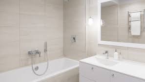 Ottima scelta sono anche le piastrelle vetrate che in questo modo danno luce all'ambiente facendolo apparire più luminoso. Piastrelle Per Bagno Piccolo Ecco Le Tipologie