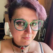 Lizzie's Closet (@lunawithatic)