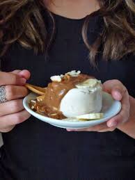 Dessert A L Agar Agar Lait D Amande Banane Et Caramel De Dattes Au Cacao Vegan Sans Gluten Sans Sucre Ajoute Lait D Amande Dessert Patisserie Sans Sucre