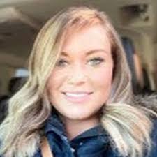 Courtney Gratton's Instagram, Twitter & Facebook