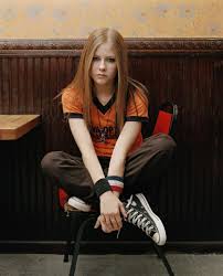 Dans le monde de la coiffure, les années 2000 ont été mémorables. Avril Lavigne Old And 2000 Image 6003448 On Favim Com