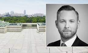 A w 1925 roku w arkadach pałacu powstał grób. Odbudowa Palacu Saskiego Nowy Lad Jerzy Bombczynski