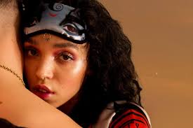 Самые новые твиты от fka twigs (@fkatwigs): Fka Twigs Se Convierte En Una Obra De Arte En El Nuevo Numero De Su Zine Avantgarden