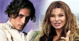 Maneskin won this year's competition with their entry, zitti e buoni, scoring a staggering 524 points, far ahead of the uk's entry with james newman suffering a devastating defeat with nil points. Damiano Dei Maneskin Fa Strage Di Cuori Alba Parietti