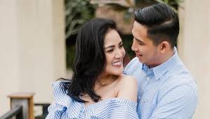 Anindia yandirest ayunda or better known as nindy ayunda (born 10 january 1989) is a singer from indonesia. Nindy Ayunda Cerai Minta Rp100 Juta Dikabulkan Cuma Rp10 Juta