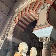 Después de tantos años en la carretera, seguimos con la pasión y fuerza del primer día. La Delicadeza De La Decoracion Del Salon Rico De Medina Azahara Cordoba Medinazahara Visit Decoracion Salones Decoracion De Unas Patrimonio De La Humanidad
