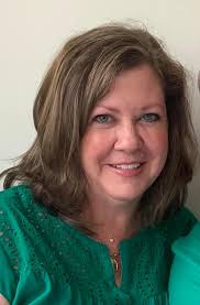 Hello everyone! I wanted to introduce myself, Leslie. My mother and I are  the ultimate duo when it comes to personal shopping at the Disney and  Universal parks. When you're not able