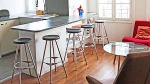 Le bar design qui sépare la salle à manger et la cuisine © coulour. Meuble Bar Pour Cuisine Ouverte Nos Conseils Cote Maison