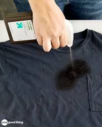Dry it out sprinkle the stain with salt, baking soda, cornstarch, or talcum powder. How To Get Oil Out Of Clothes