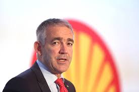 Shell's Simon Henry Steps Down as CFO