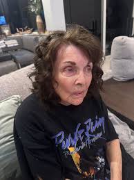 Can I re-dye hair roots after 2 days?