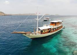 Kedai buka 012 319 2112. Segara Liveaboard Labuan Bajo Harga Terkini 2021