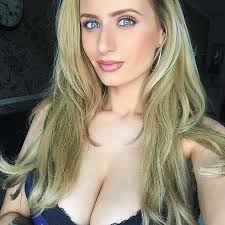 Sammy Braddy flaunts her incredible figure