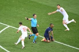 Pour cette confrontation très capitale pour les deux formations, l'arbitre. Jiwtio7uuizcxm