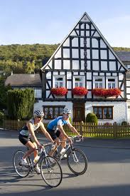 Rennradfahren In Der Bike Arena Sauerland Www Bike Arena De Fahrrad Fahren Radrennfahrer Rennrad